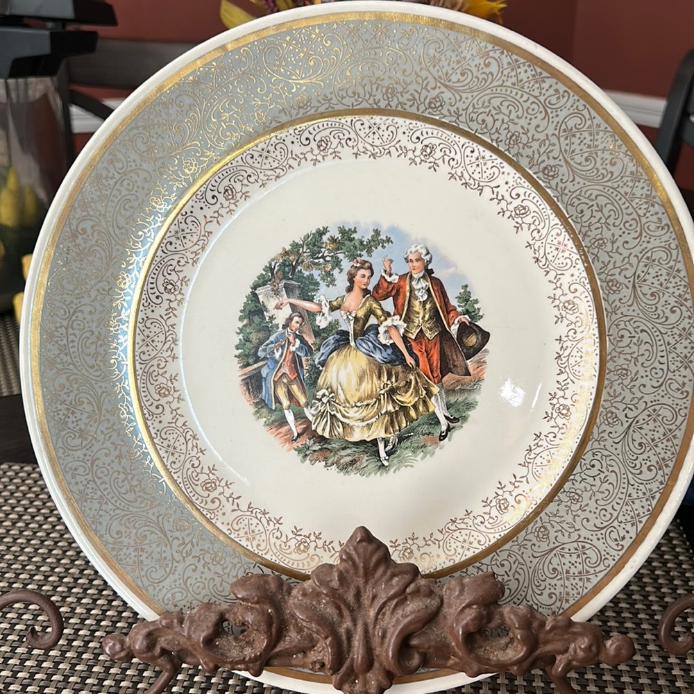 Beautiful, British royal china plate with 22 karat gold 14”